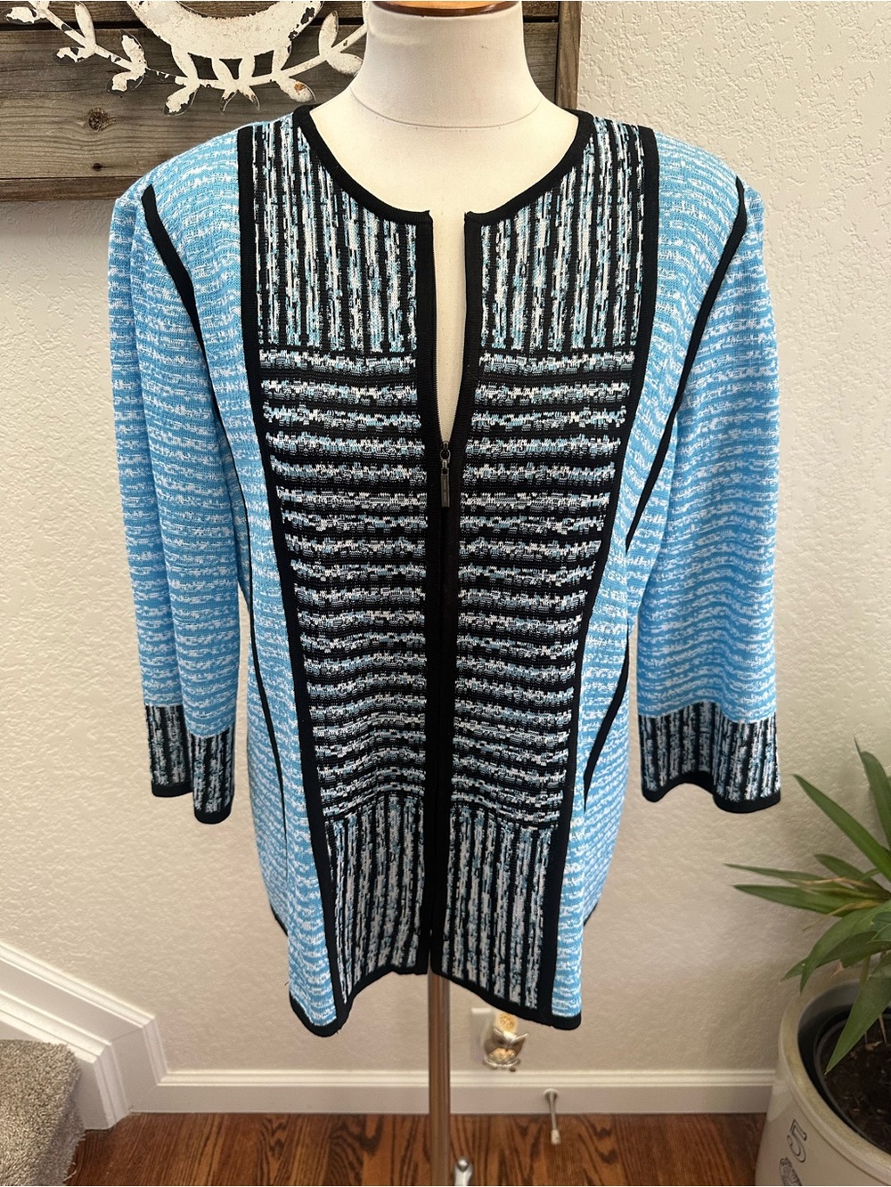 Ming Wang Light Blue and Black Patterned Women’s Sweater Cardigan zipper Large